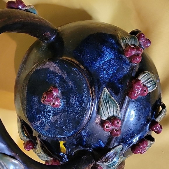 Handcrafted Colbat Blue w/ Cranberries Teapot - Picture 8 of 9